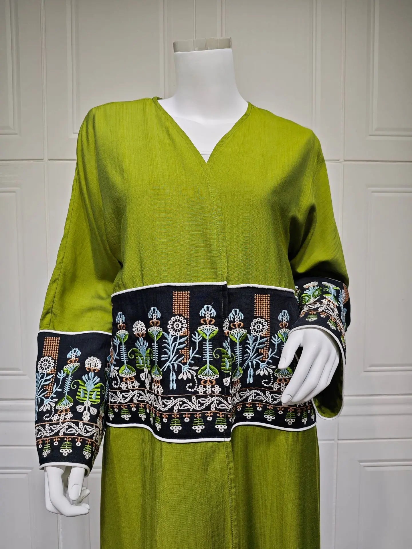 Elegant Muslim Embroidery Cardigan for Women Eid Arab Hijab Abaya Dress Dubai Saudi Modest Clothing Islamic Turkey Open Abayas