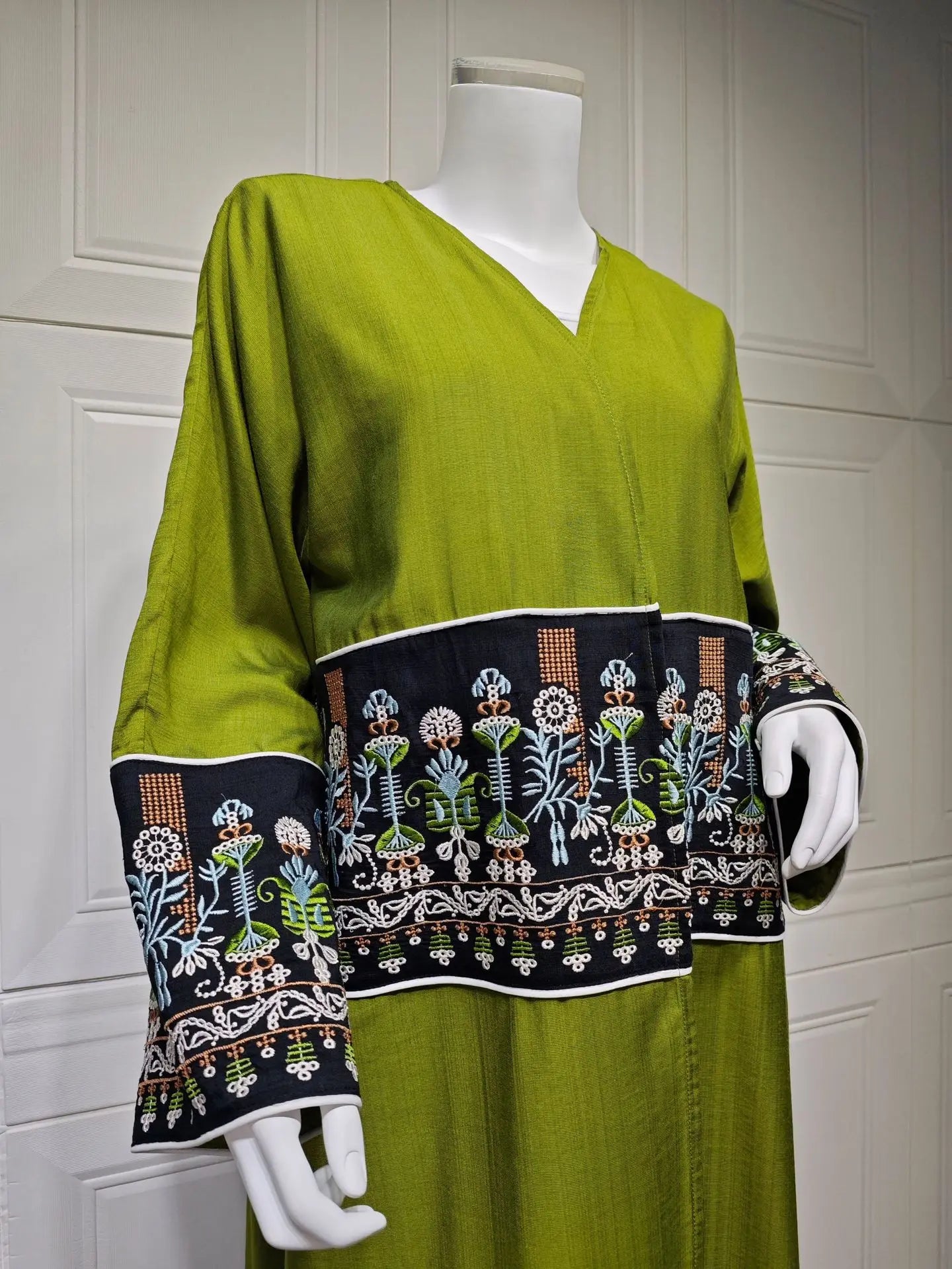 Elegant Muslim Embroidery Cardigan for Women Eid Arab Hijab Abaya Dress Dubai Saudi Modest Clothing Islamic Turkey Open Abayas