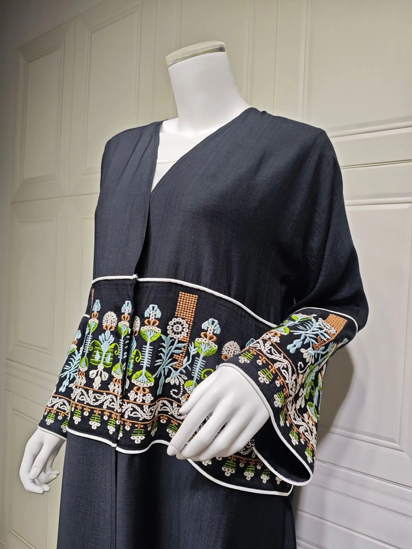 Elegant Muslim Embroidery Cardigan for Women Eid Arab Hijab Abaya Dress Dubai Saudi Modest Clothing Islamic Turkey Open Abayas